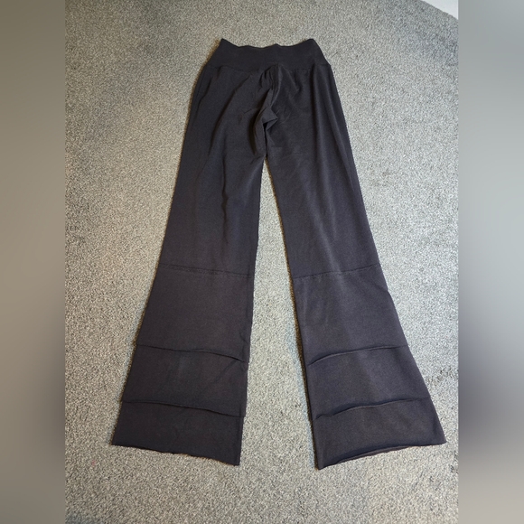 Matilda Jane Fin Grey Midrise Tiered Ruffle Ladies Size XS NWT - Picture 2 of 8